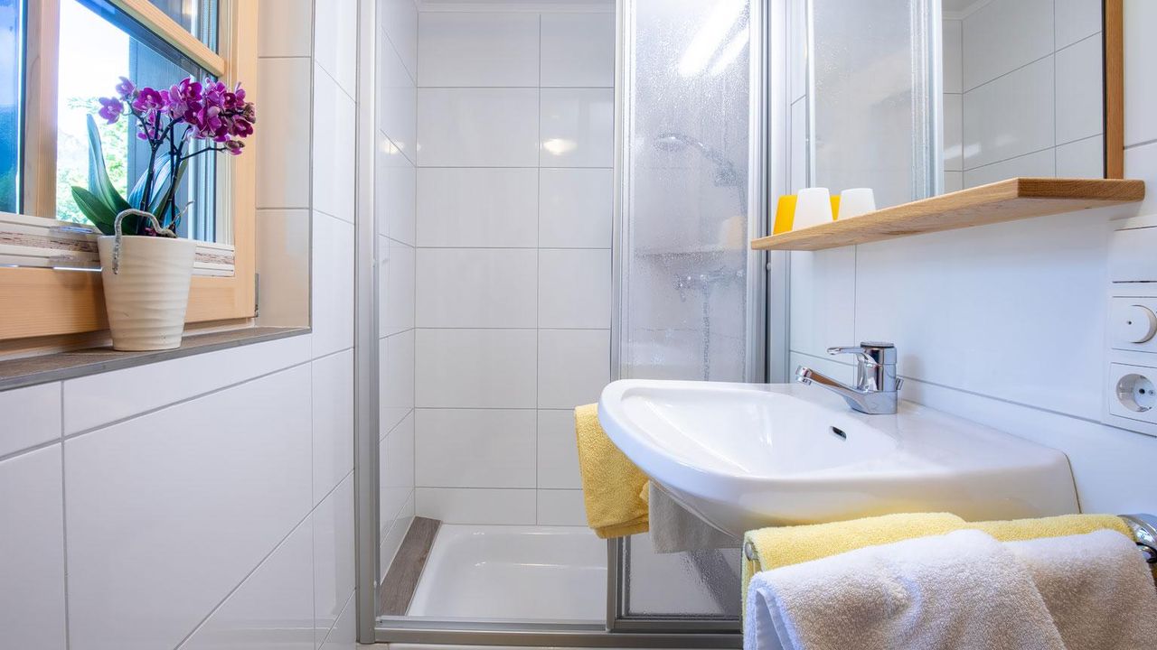 Zimmer Kohlröserl Bad 1 Zimmer Kohlröserl Bad 1